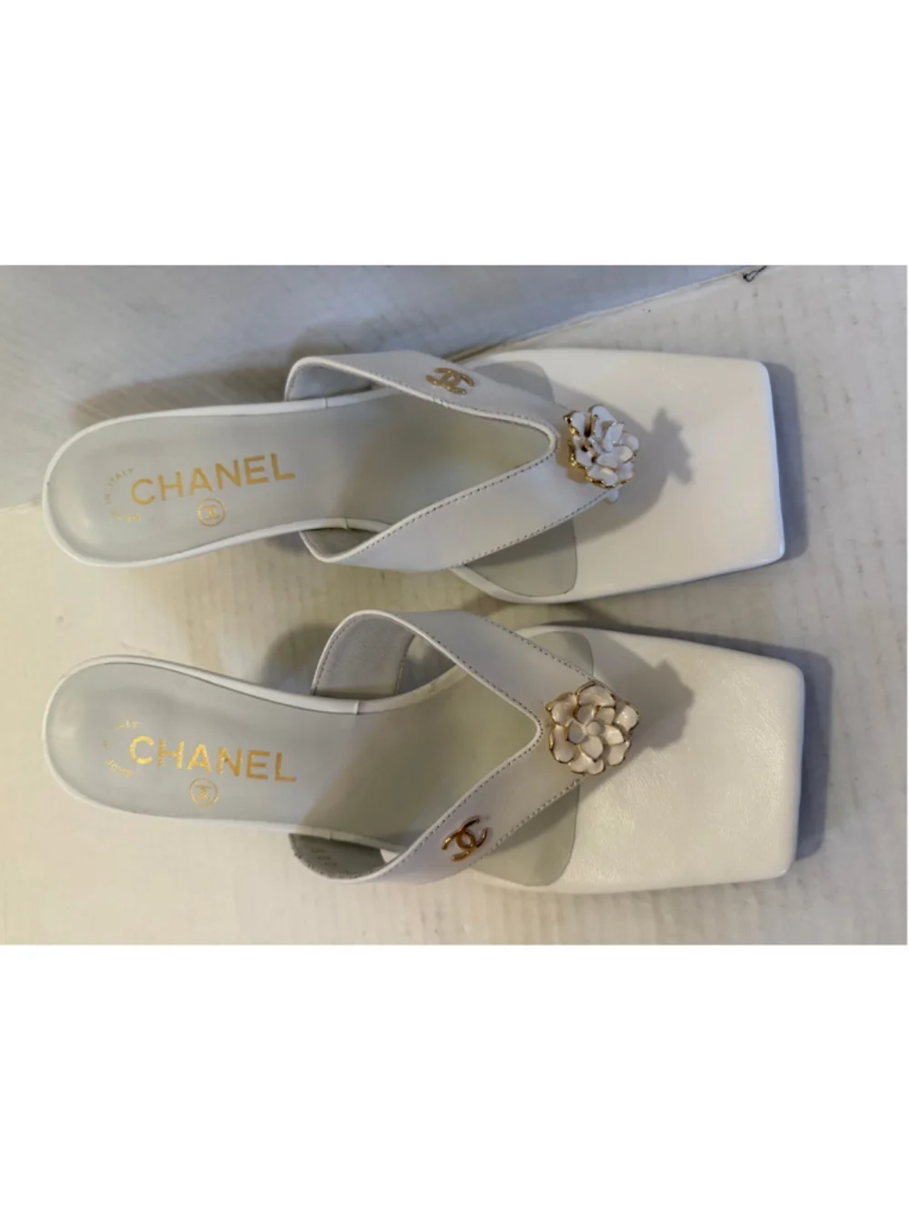 CHANEL White Leather Camellia CC Logo Square Toe Thong Mule Heels EU 38C US 7.5